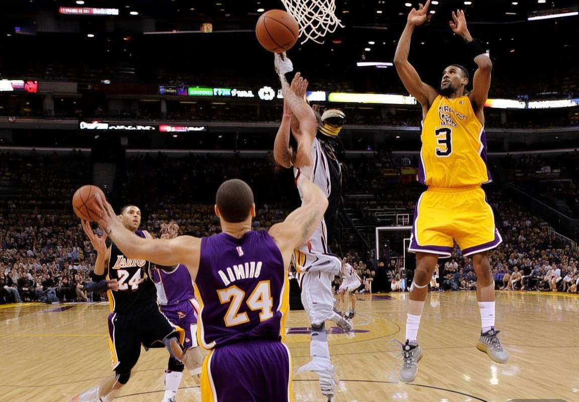 2016年1月13日湖人鹈鹕激战回顾：科比戴维斯领衔，湖人92-84险胜鹈鹕(图3)