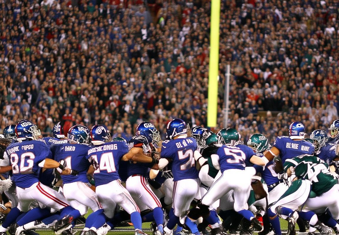 巨人老鹰2010年NFL对决：巅峰之战精彩瞬间盘点(图7)